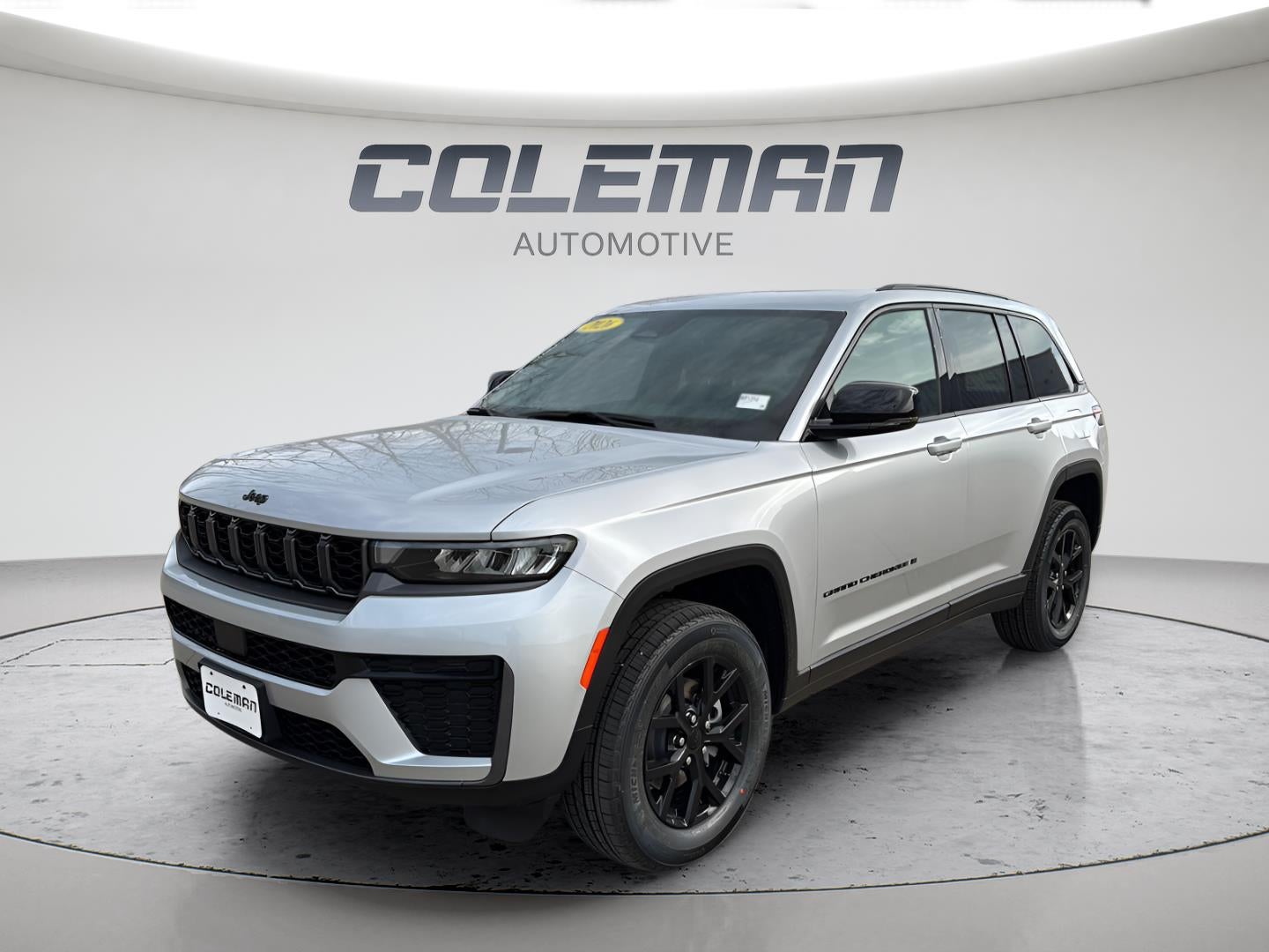 2026 Jeep Grand Cherokee Laredo Altitude