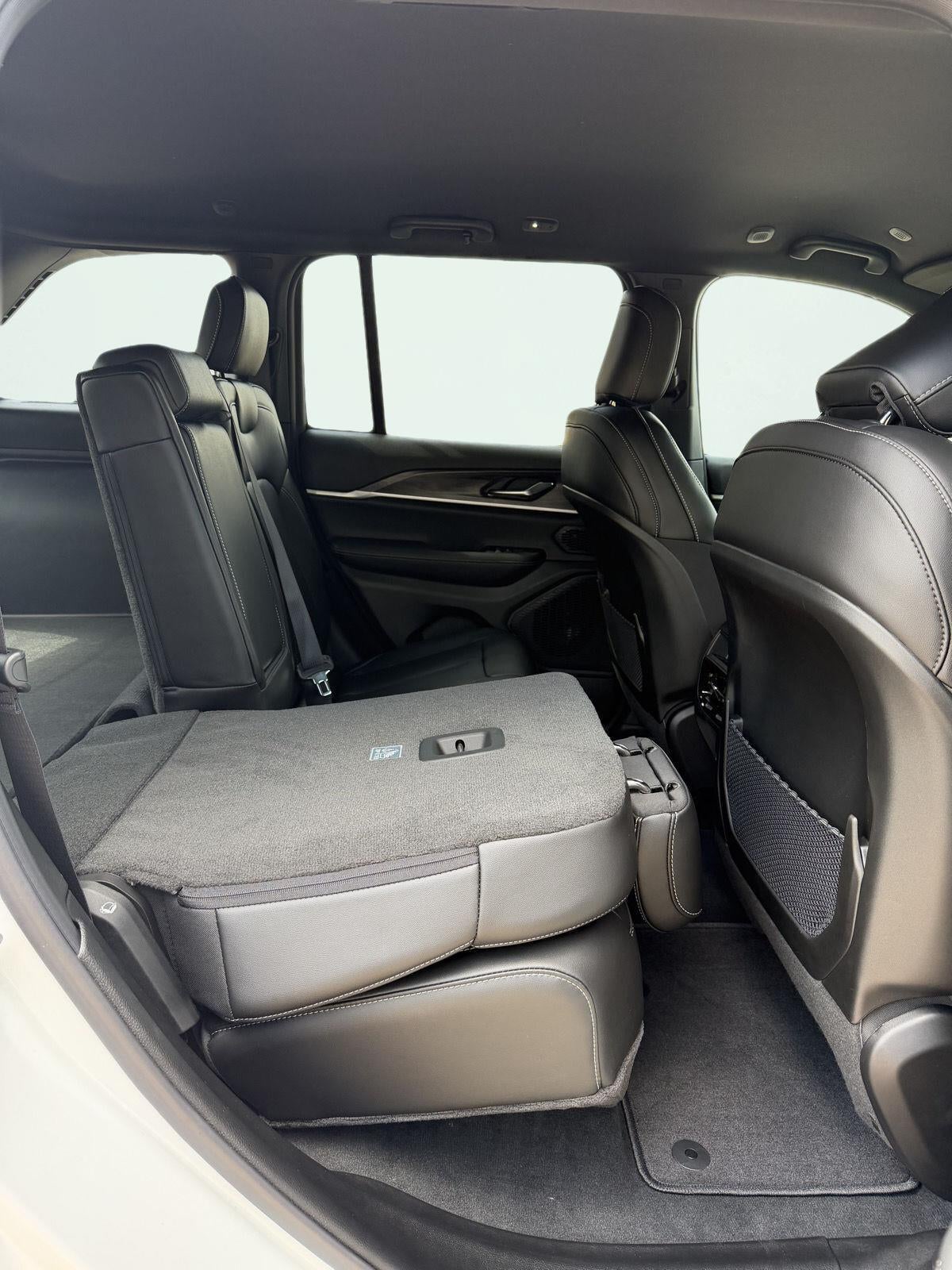 2027 Jeep Grand Cherokee GRAND CHEROKEE LIMITED 4X4