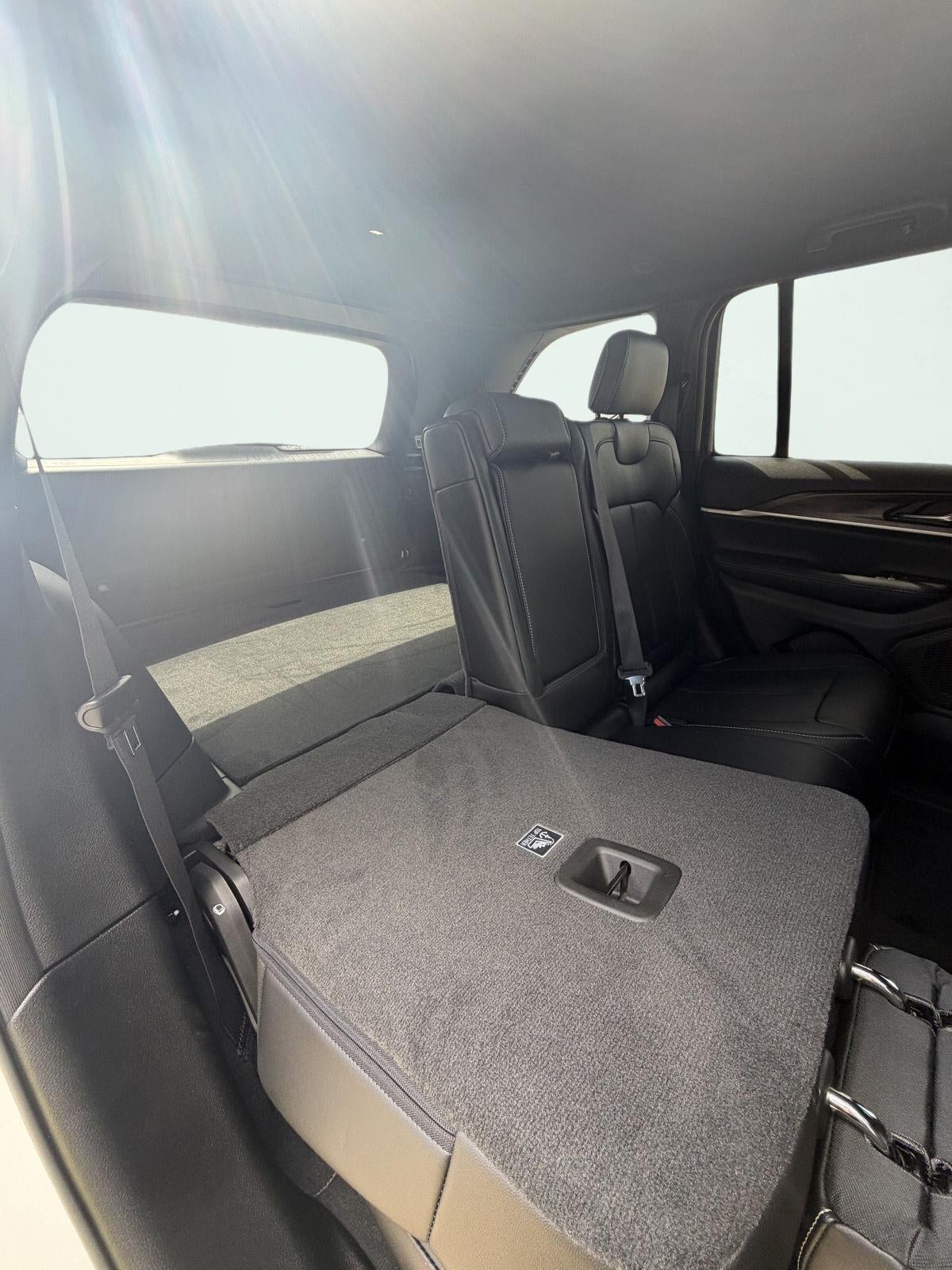 2027 Jeep Grand Cherokee GRAND CHEROKEE LIMITED 4X4
