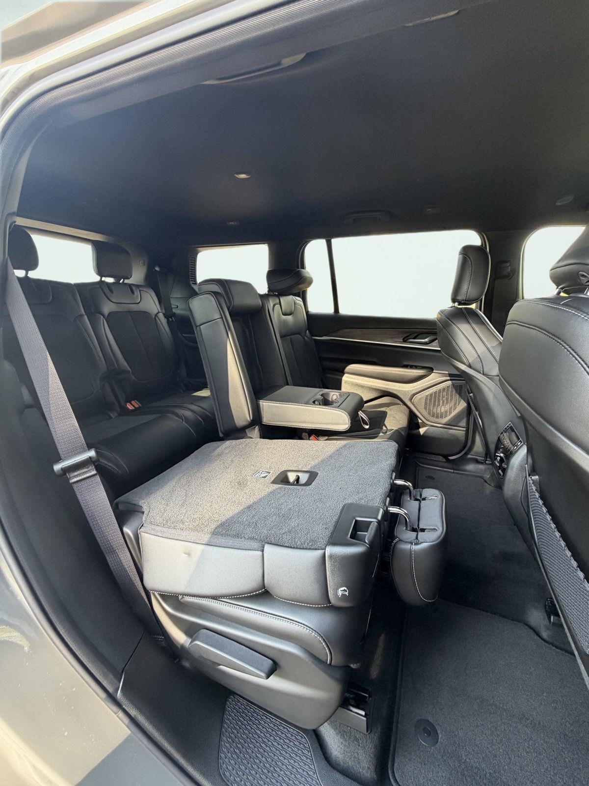 2027 Jeep Grand Cherokee GRAND CHEROKEE L LAREDO ALTITUDE 4X4
