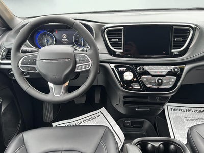 2027 Chrysler Pacifica Select