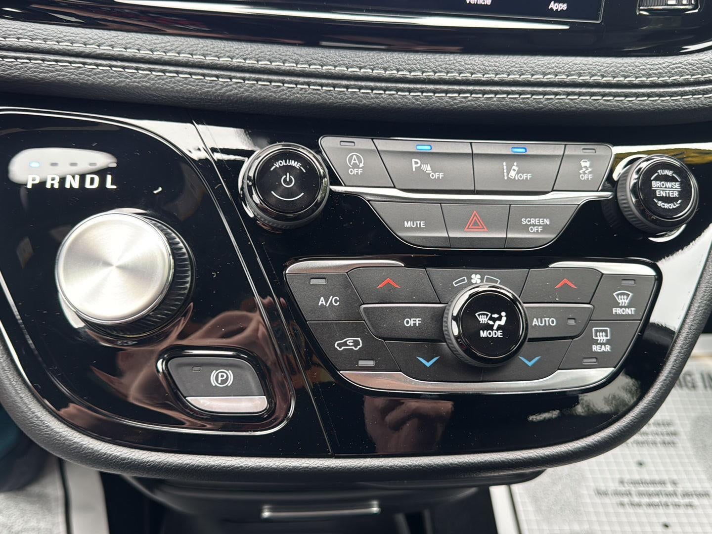 2027 Chrysler Pacifica Select