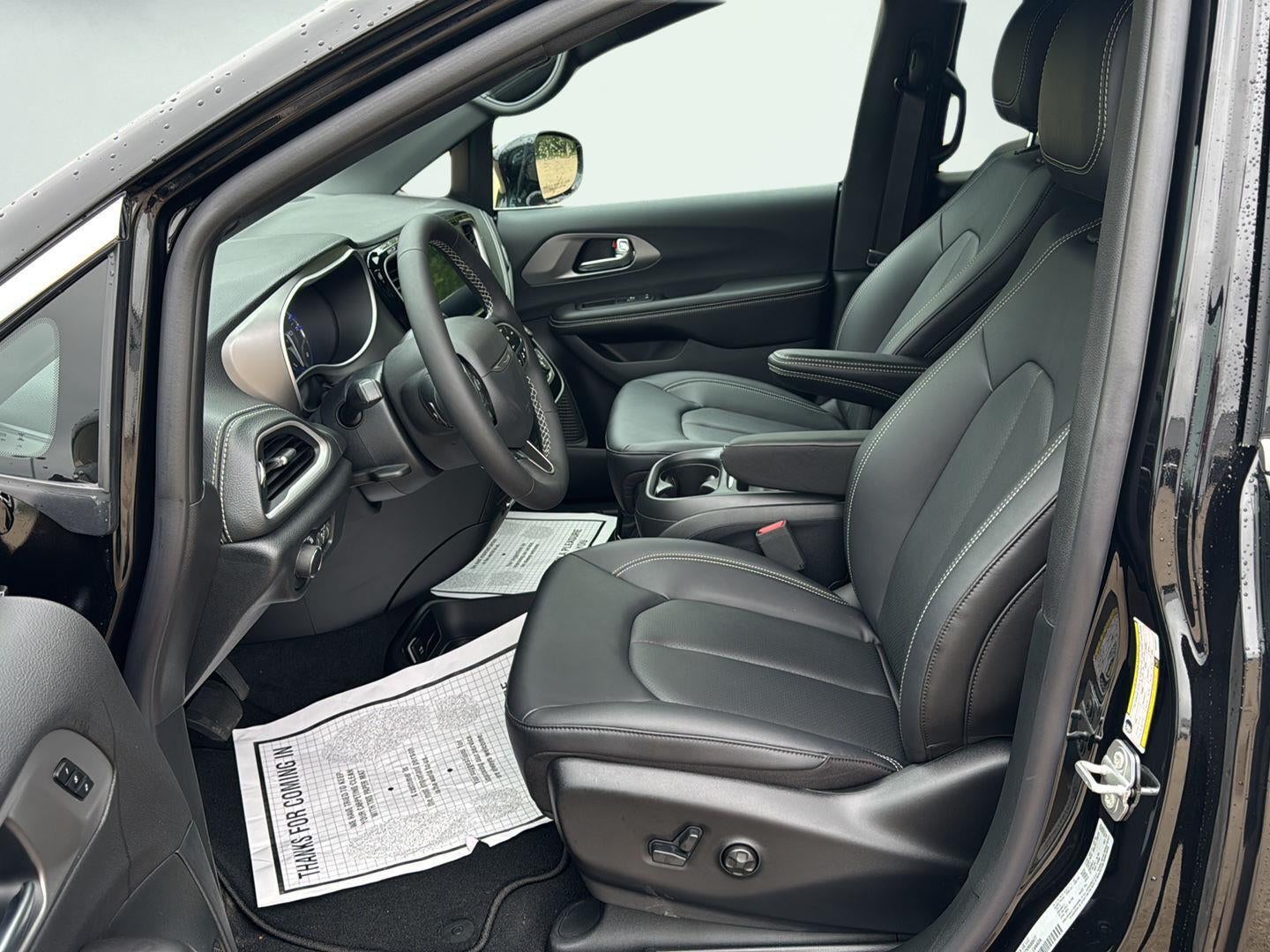 2027 Chrysler Pacifica Select