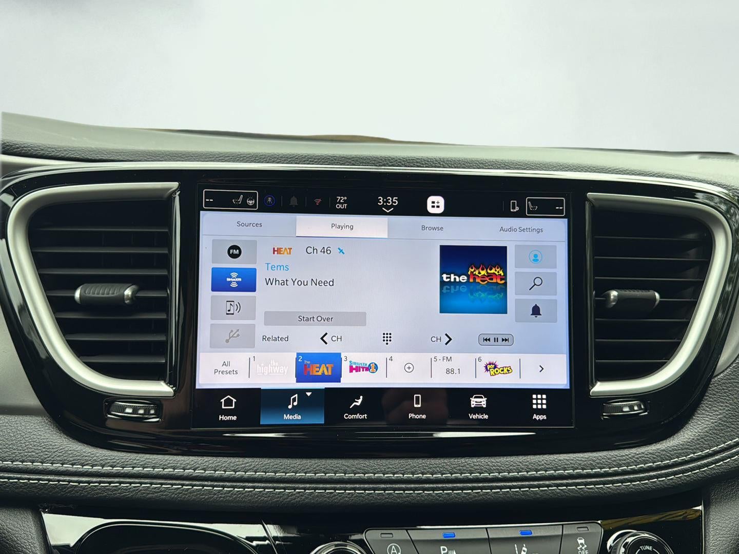 2027 Chrysler Pacifica Select