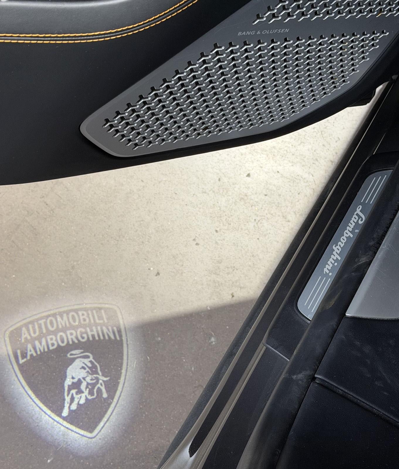 2021 Lamborghini Urus Graphite Capsule