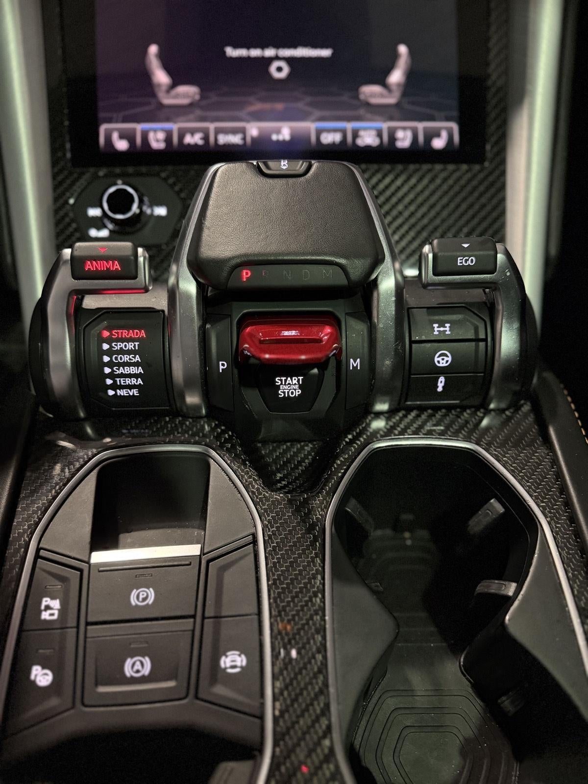 2021 Lamborghini Urus Graphite Capsule