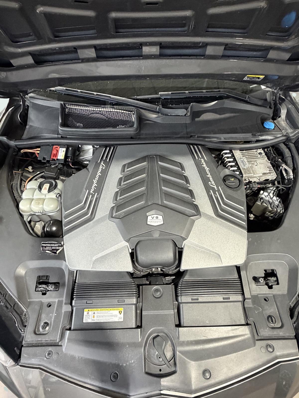 2021 Lamborghini Urus Graphite Capsule