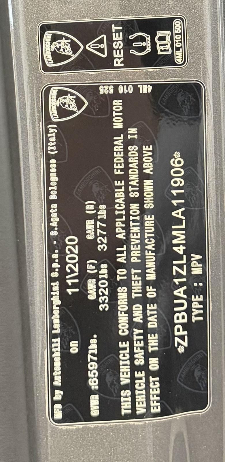 2021 Lamborghini Urus Graphite Capsule